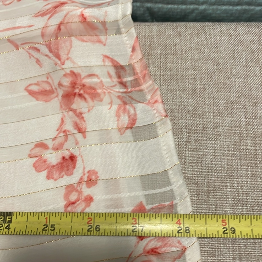 Haver & Blair Blouse Size 1X Cream/pink floral/gold thread accent - Picture 9 of 10